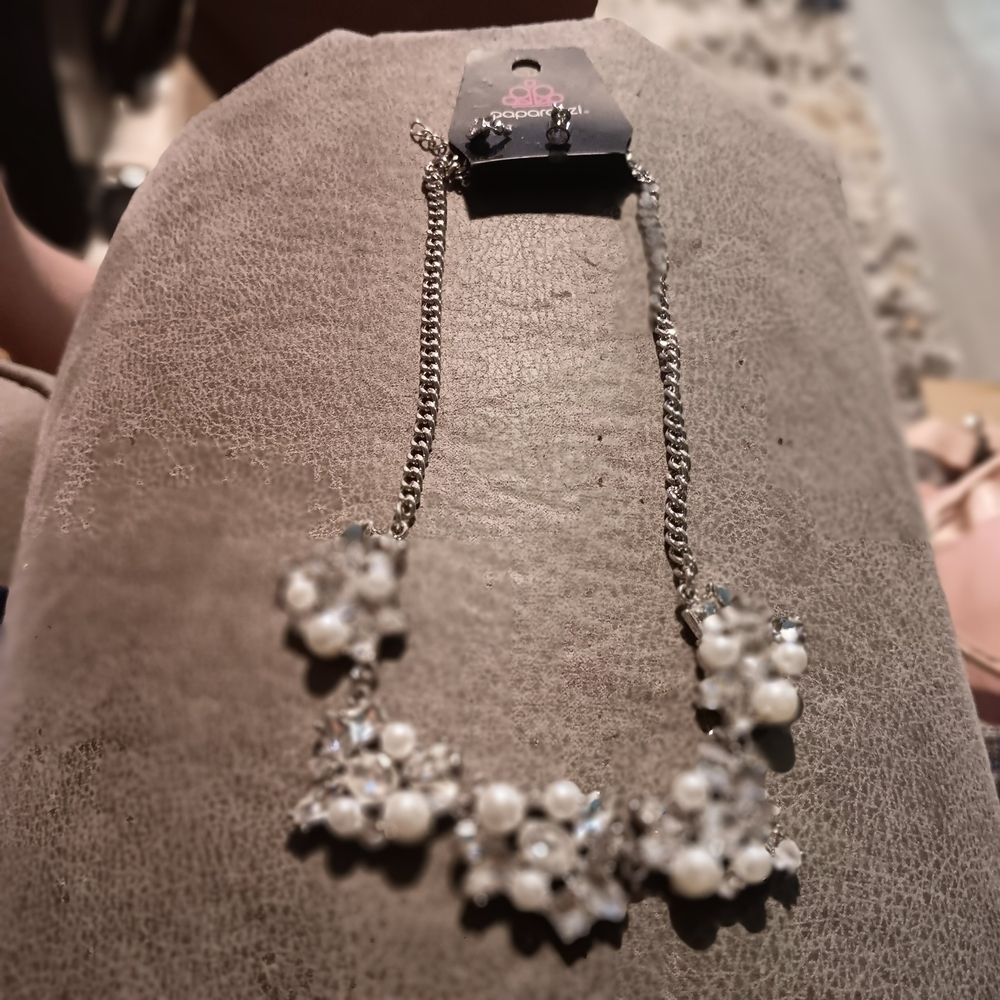 Paparazzi Silver and White Floral Necklace